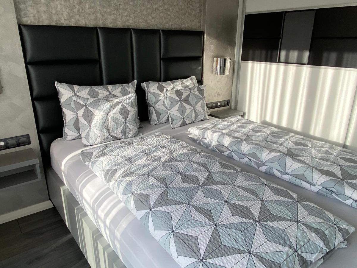 Noir Silvery Apartman Сегед Экстерьер фото